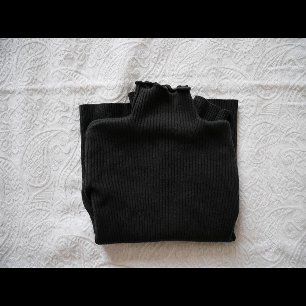 Authentic Armani wool turtleneck sweater - Picture 1 of 4
